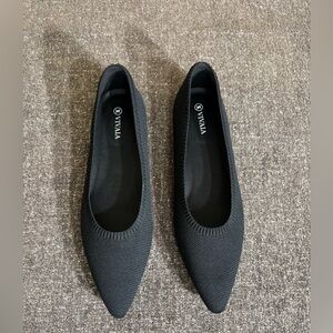 Vivaia Black Pointy Women's Flats Size